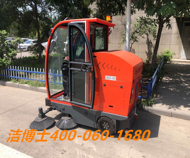 潔博士掃地車(chē)客戶案例-赤峰市吉泰物業(yè)服務(wù)有限公司