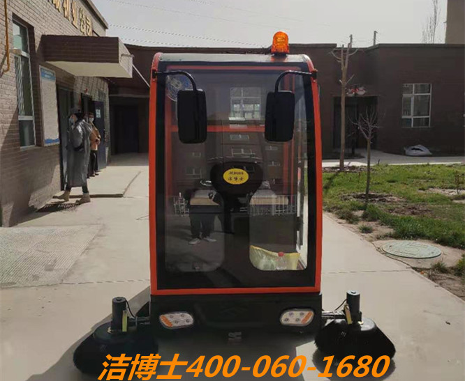 潔博士駕駛掃地機(jī)客戶(hù)案例-喀什眾瑞物業(yè)服務(wù)有限公司